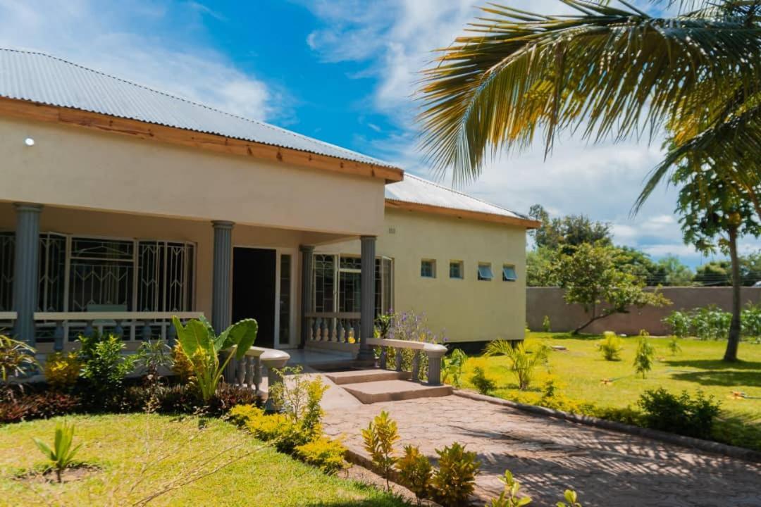 Adams Lodges Ltd Mangochi Exteriér fotografie